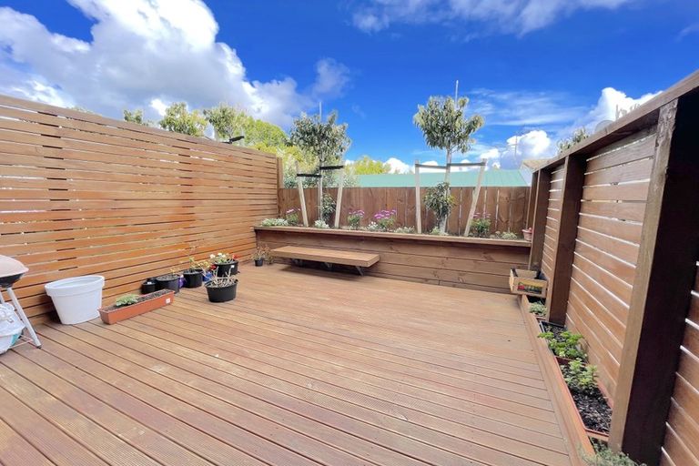 Photo of property in 10/15 Chivalry Road, Glenfield, Auckland, 0629