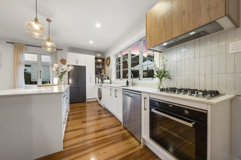 Photo of property in 2/55 Chislehurst Street, Henderson, Auckland, 0612