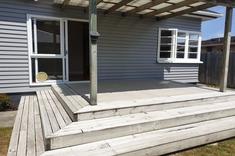 Photo of property in 15 Saint Ronans Avenue, Waterloo, Lower Hutt, 5011