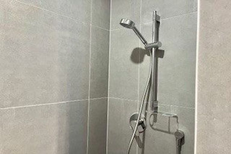 Photo of property in 9/11 Scanlen Terrace, Kelston, Auckland, 0602