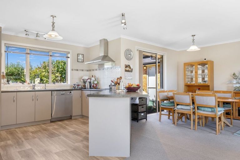 Photo of property in 9 Magnolia Rise, Waipahihi, Taupo, 3330