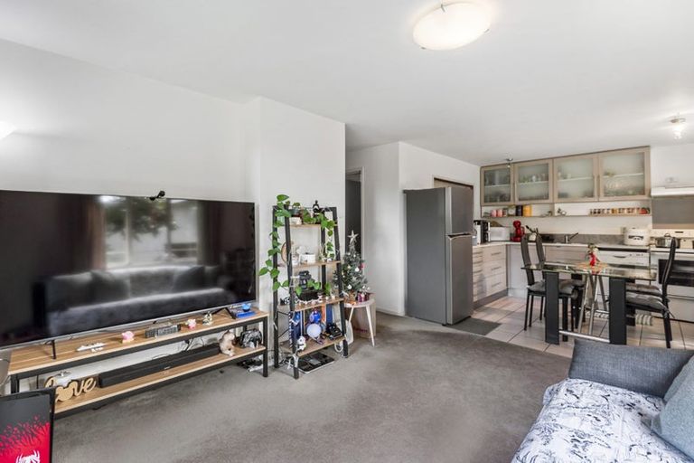 Photo of property in 38 Saddleback Rise, Murrays Bay, Auckland, 0630