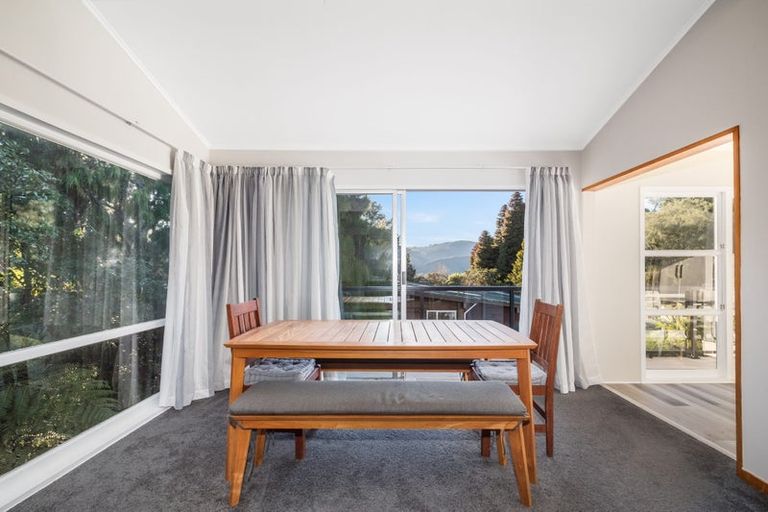 Photo of property in 20 Freemans Way, Pinehaven, Upper Hutt, 5019