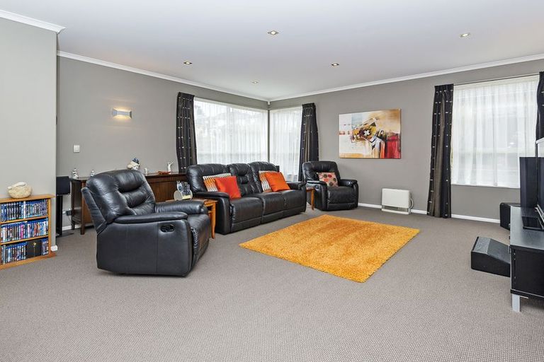 Photo of property in 19 Chateau Rise, Flat Bush, Auckland, 2016