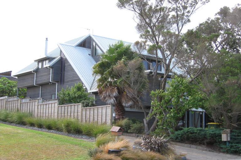 Photo of property in 8 View Road, Campbells Bay, Auckland, 0630