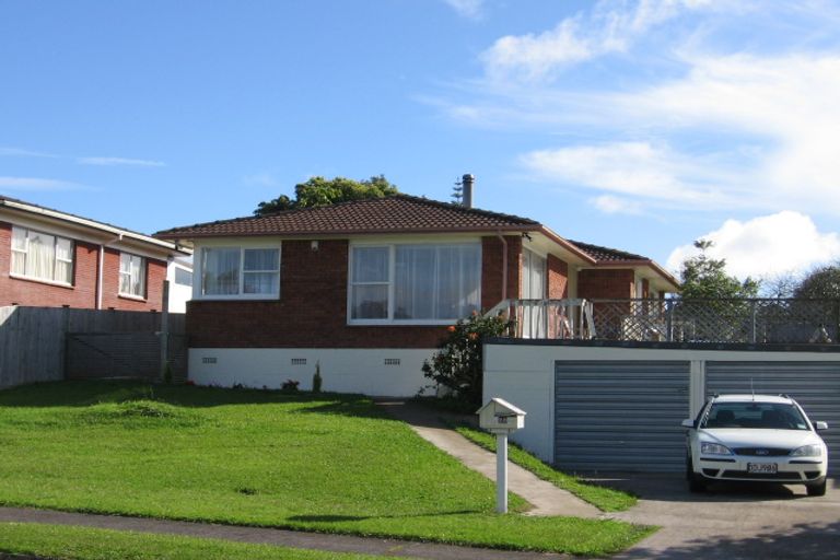 Photo of property in 25 Borrowdace Avenue, Botany Downs, Auckland, 2010