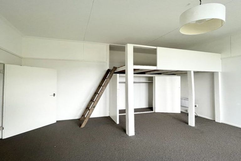 Photo of property in 150 Kelburn Parade, Kelburn, Wellington, 6012