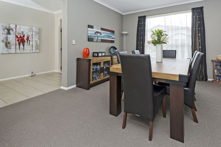 Photo of property in 19 Chateau Rise, Flat Bush, Auckland, 2016