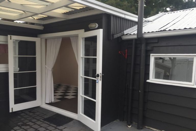 Photo of property in 2 Chaucer Road, Hospital Hill, Napier, 4110