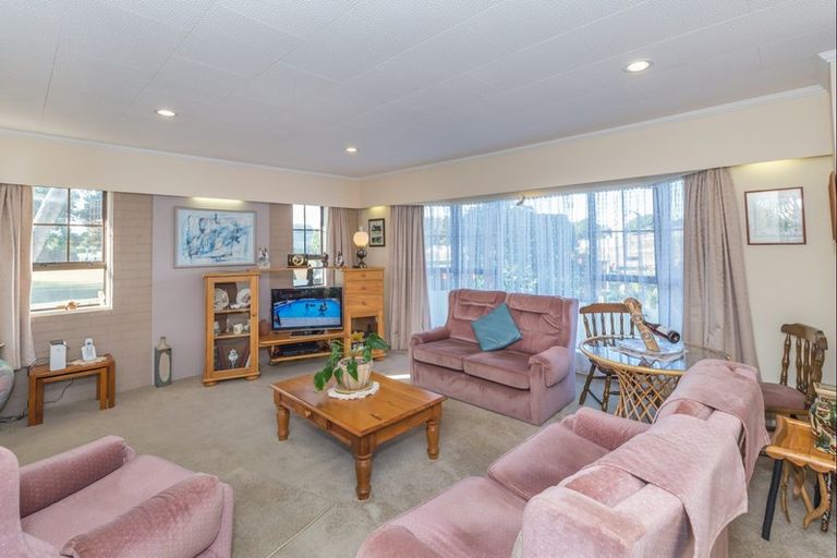 Photo of property in 7 Rangitane Grove, Waitarere Beach, Levin, 5510