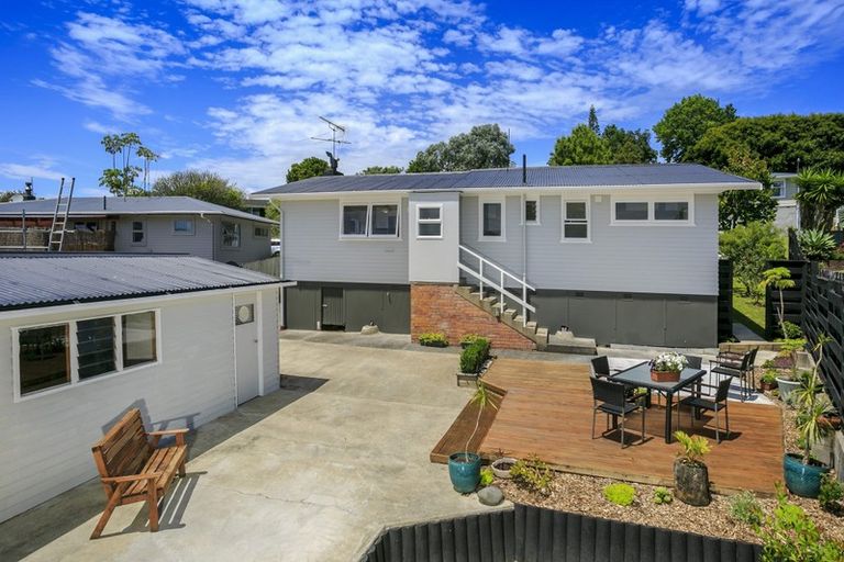 Photo of property in 18 Hatherlow Street, Glenfield, Auckland, 0629