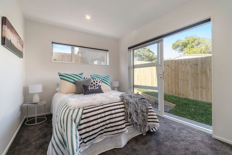 Photo of property in 31a Dawnhaven Drive, Te Atatu Peninsula, Auckland, 0610