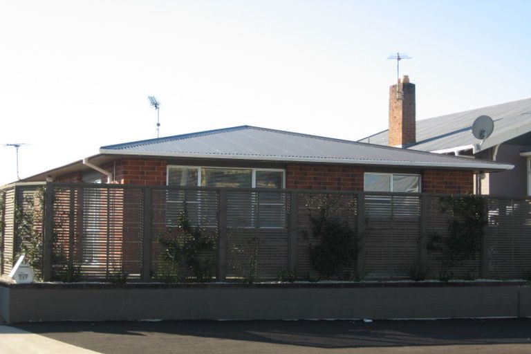 Photo of property in 2/237 Courtenay Street, Strandon, New Plymouth, 4312