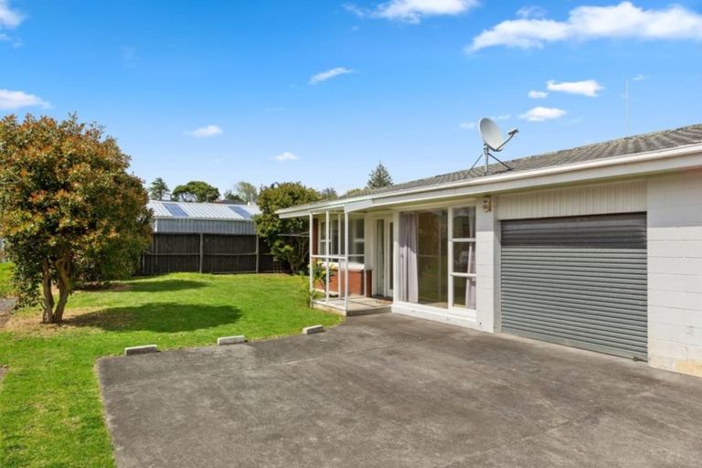 Photo of property in 2/55 Orams Road, Hillpark, Auckland, 2102