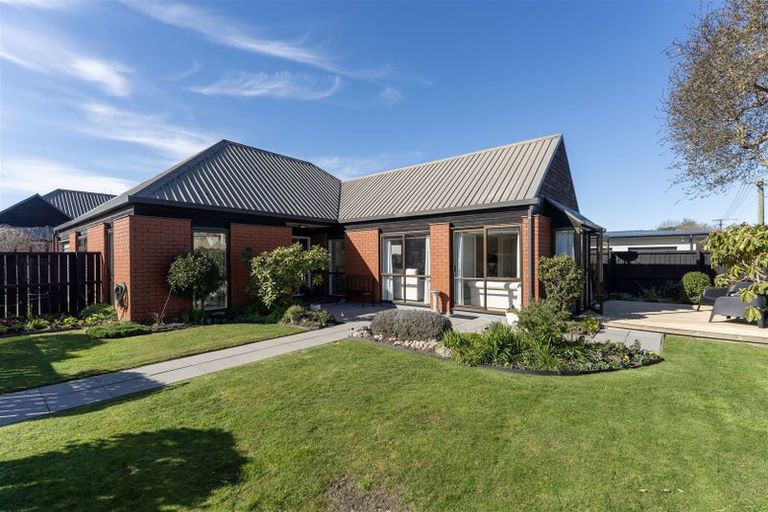 Photo of property in 54a Searells Road, Strowan, Christchurch, 8052