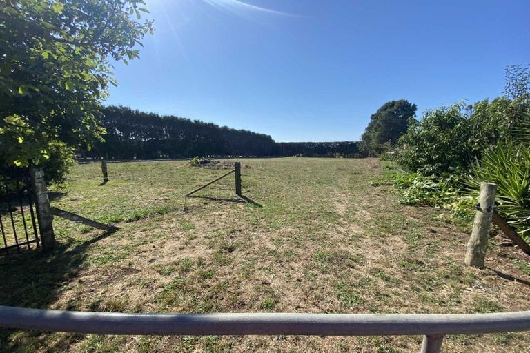 Photo of property in 18 Arthur Road, Paraite, New Plymouth, 4373