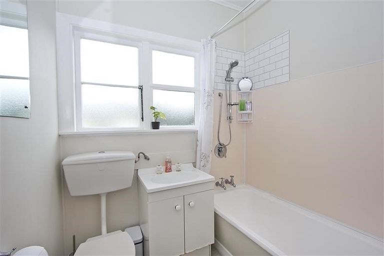 Photo of property in 28 Bell Road, Waiwhetu, Lower Hutt, 5010