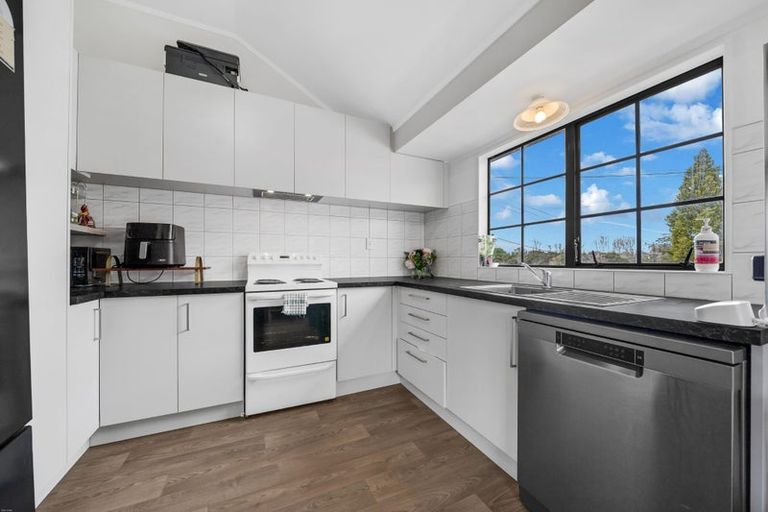 Photo of property in 4/34 Don Buck Road, Massey, Auckland, 0614