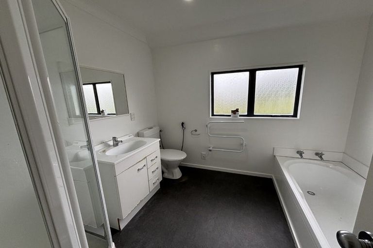 Photo of property in 78 Woodhouse Avenue, Karori, Wellington, 6012