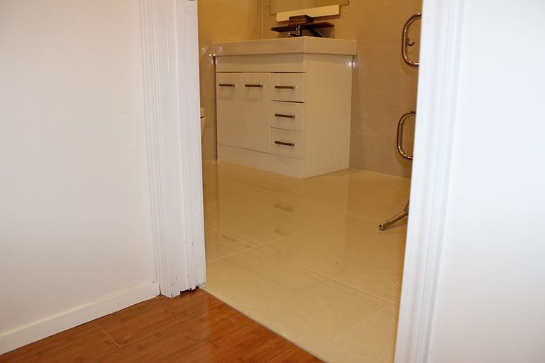 Photo of property in 5 Saddleback Rise, Murrays Bay, Auckland, 0630