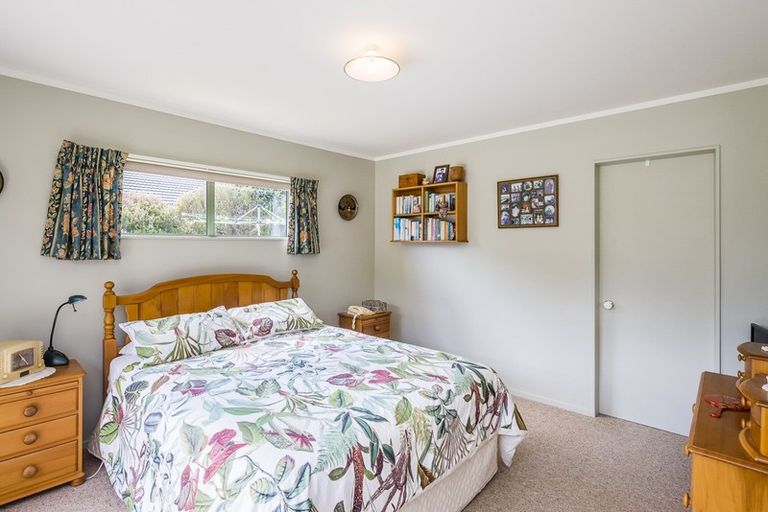 Photo of property in 15 Beachwater Grove, Paraparaumu Beach, Paraparaumu, 5032