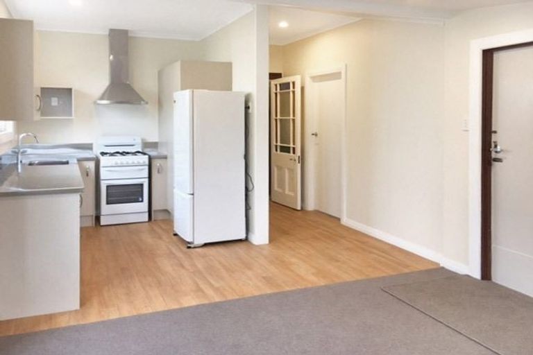 Photo of property in 94 Russell Terrace, Berhampore, Wellington, 6023