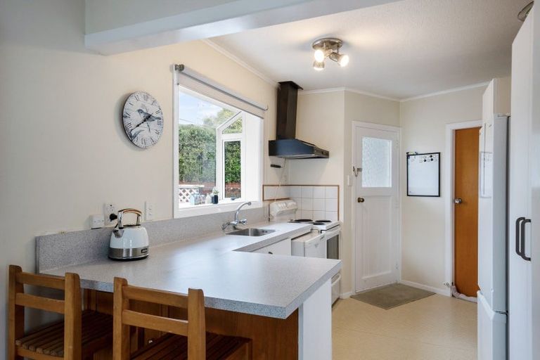 Photo of property in 20 Vista Crescent, Maoribank, Upper Hutt, 5018