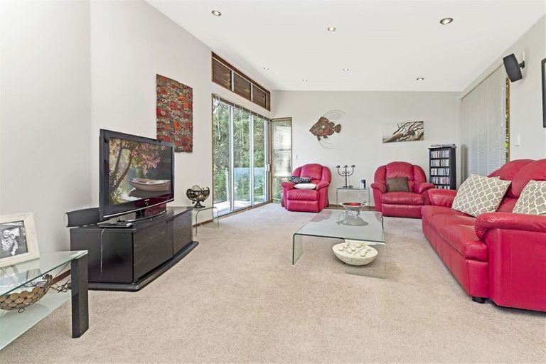 Photo of property in 10 Waitea Road, Muriwai, Waimauku, 0881