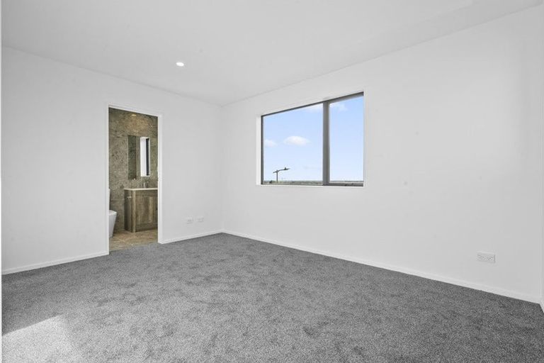 Photo of property in 62a Crestview Rise, Papakura, 2110