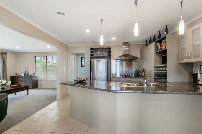 Photo of property in 49 Dowse Drive, Maungaraki, Lower Hutt, 5010