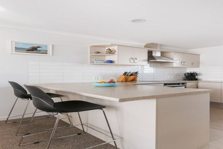 Photo of property in Waterview Estate, 70/4 Greystone Place, Omokoroa, 3114