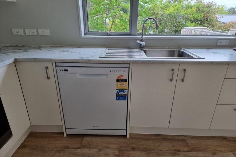 Photo of property in 15 Candia Road, Swanson, Auckland, 0612