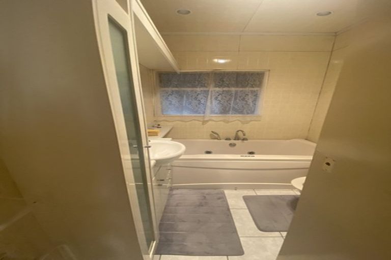 Photo of property in 104 Kenderdine Road, Papatoetoe, Auckland, 2025