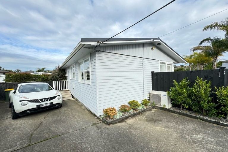 Photo of property in 1/8 Phillip Parade, Forrest Hill, Auckland, 0620