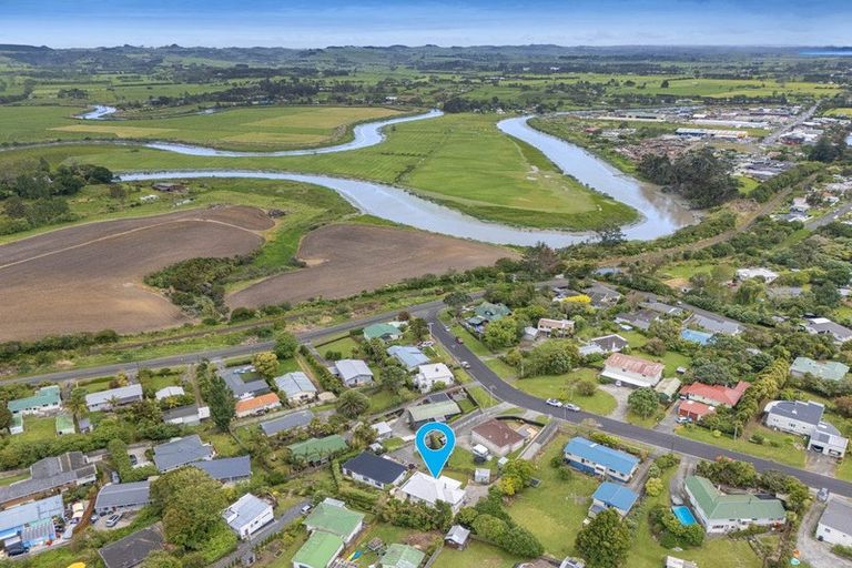 Photo of property in 10 St James Avenue, Helensville, 0800