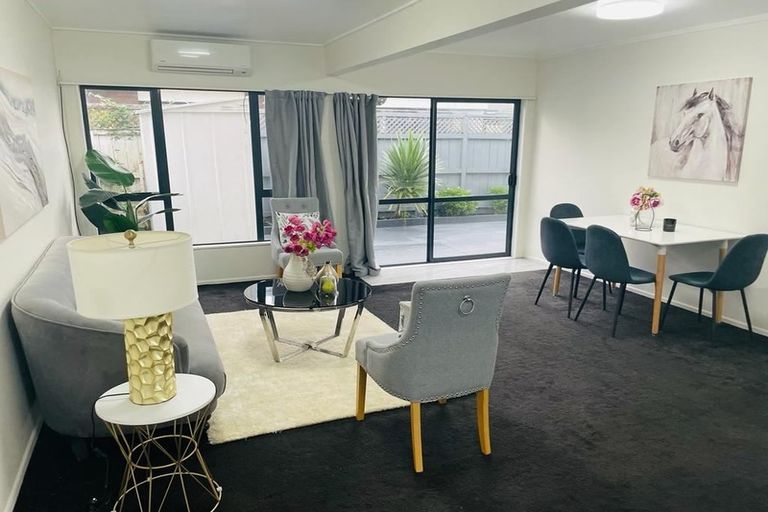 Photo of property in 2/11 Overton Road, Papatoetoe, Auckland, 2025