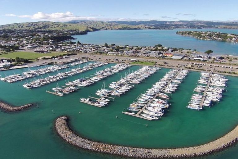 Photo of property in 14 Marina View, Paremata, Porirua, 5026