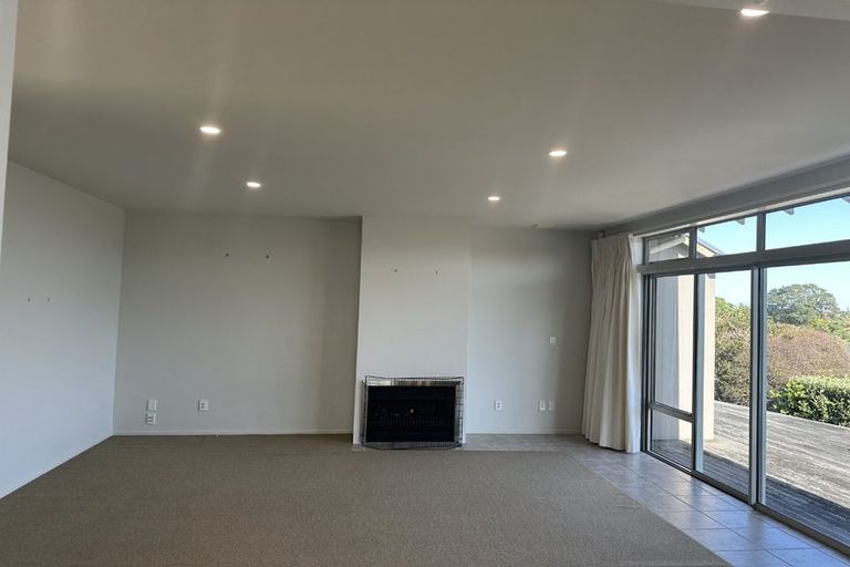 Photo of property in 12 Major Durie Place, Waikanae Beach, Waikanae, 5036