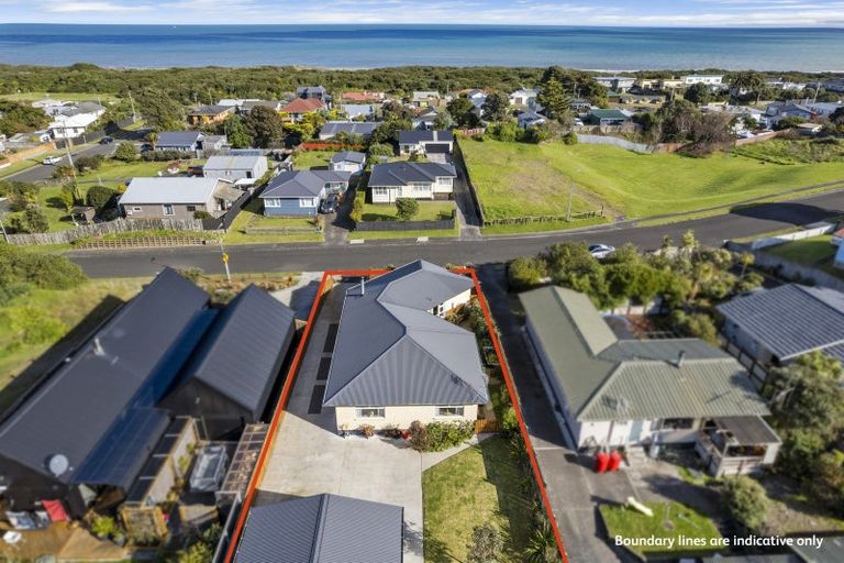 Photo of property in 98 Matai Street, Castlecliff, Whanganui, 4501