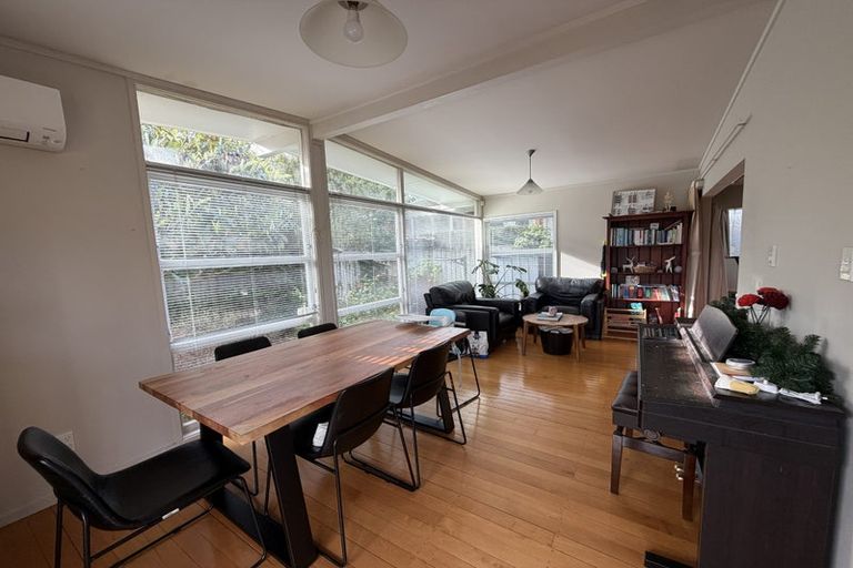 Photo of property in 9 Evelyn Place, Hillcrest, Auckland, 0627