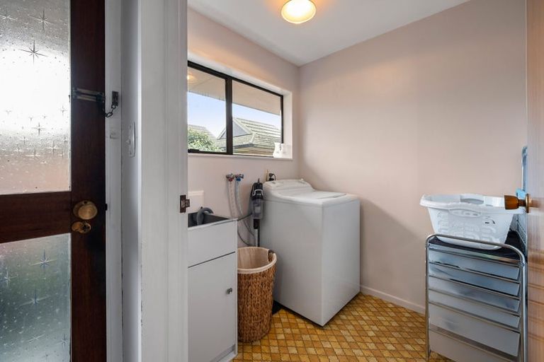 Photo of property in 22 Broadfell Avenue, Avonhead, Christchurch, 8042