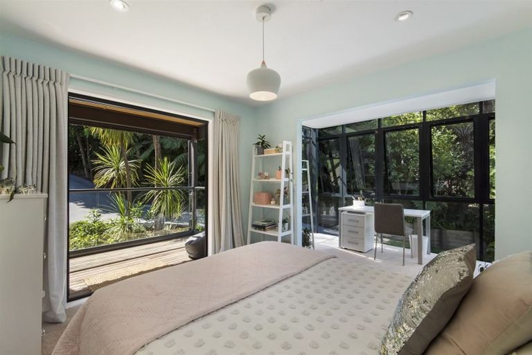 Photo of property in 17b Rangitoto Terrace, Milford, Auckland, 0620