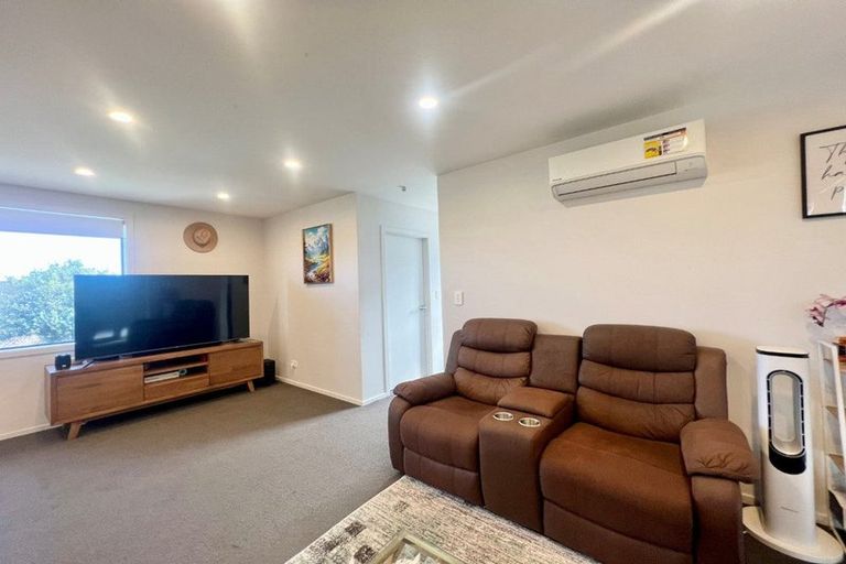 Photo of property in 10/1 Fruitvale Road, New Lynn, Auckland, 0600