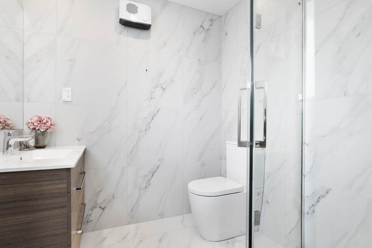 Photo of property in 6b Dalwhinnie Parade, Highland Park, Auckland, 2010