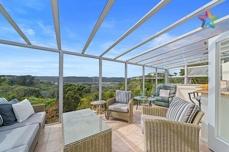 Photo of property in 14 Maungaraki Road, Korokoro, Lower Hutt, 5012