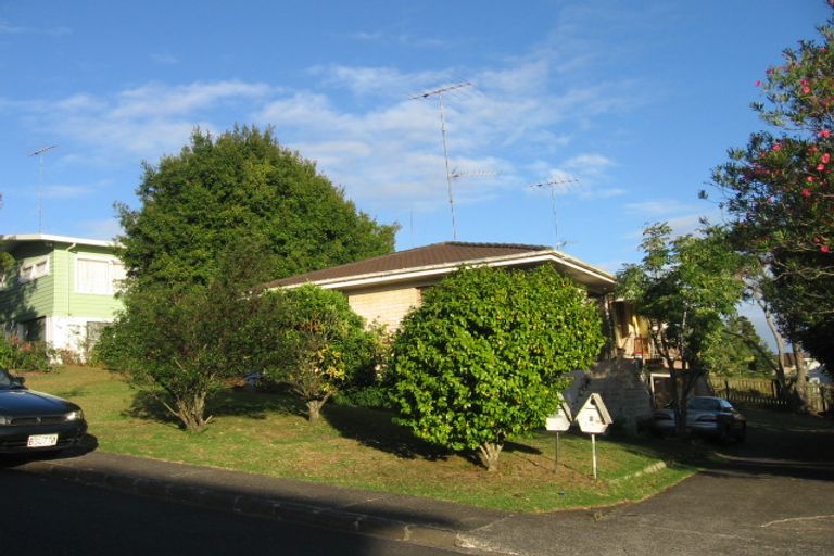 Photo of property in 1/3 Cheryl Place, Hillcrest, Auckland, 0627