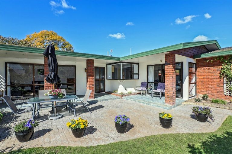Photo of property in 9 Matthews Place, Taradale, Napier, 4112