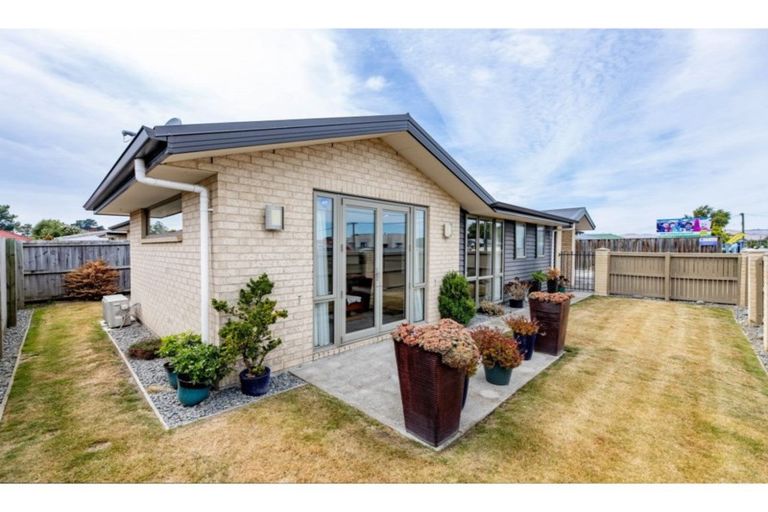 Photo of property in 72b Marshland Road, Shirley, Christchurch, 8061