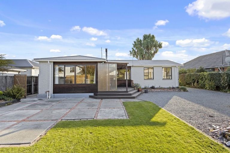 Photo of property in 37 Middlepark Road, Sockburn, Christchurch, 8042
