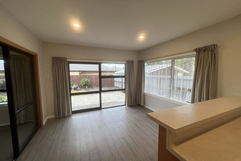 Photo of property in 32 Avonhead Road, Avonhead, Christchurch, 8042